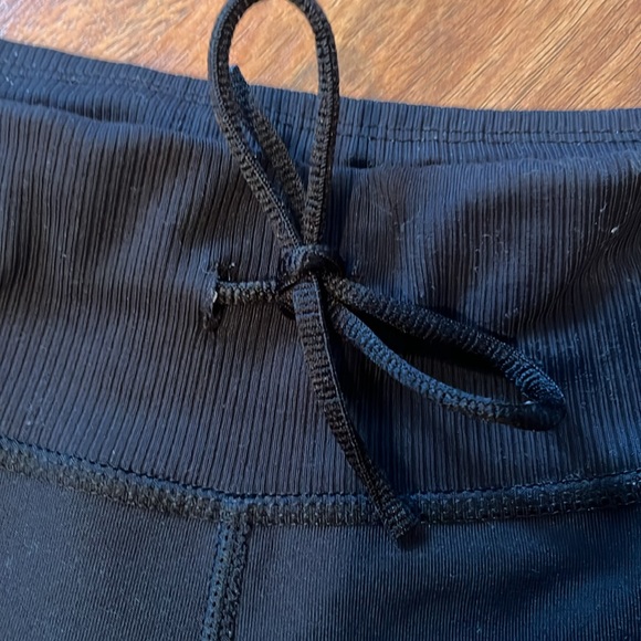Like new Nike Fit Dry athletic capris - Picture 3 of 12